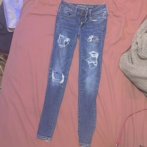 00 Short American Eagle ripped jeans with patches